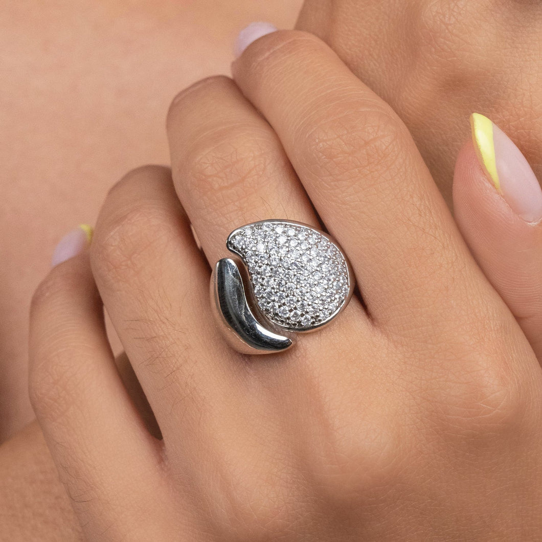 Astonishing Ring Majestic Forever Crystals 